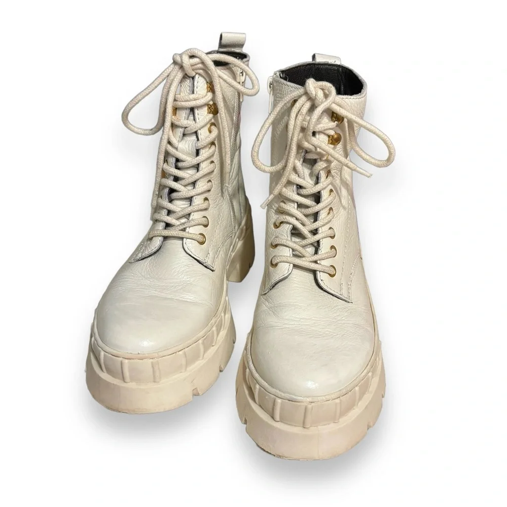 VINCE CAMUTO Off White Nashlen Combat Boot - Picture 9 of 9